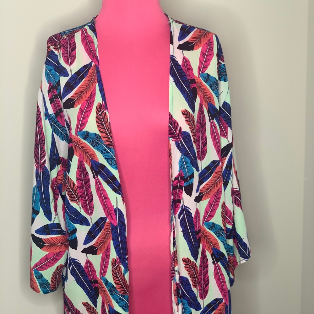 Feather print kimono